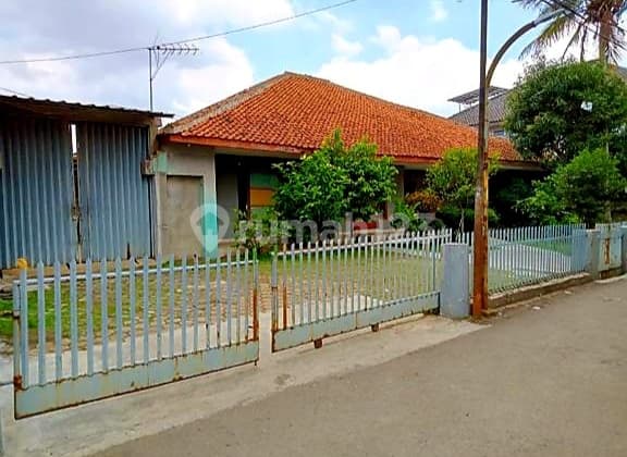 Dijual Rumah Lama Terawat Cocok untuk Bangun Kostan di Cikutra