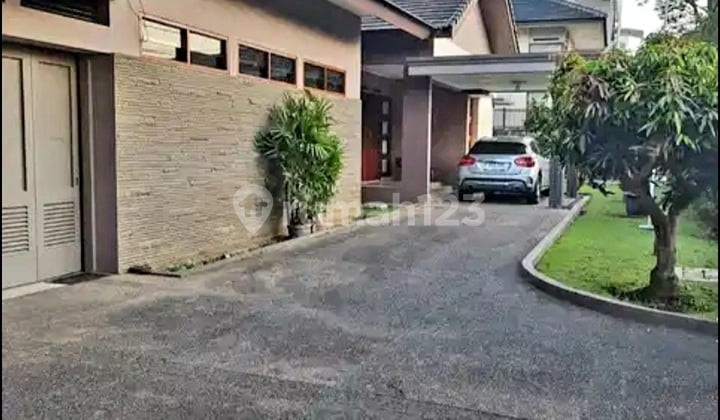Rumah Mewah Luas Strategis untuk Hunian atau Kantor di Sayap Dago