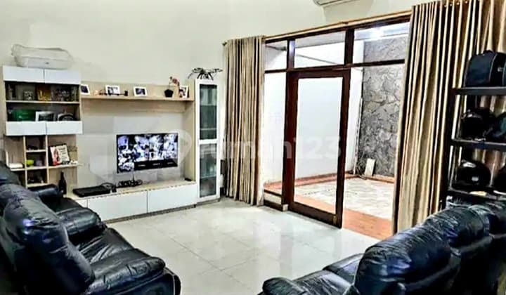 For Sale Well-Maintained Ready-to-Occupy Strategic House in Taman Holis Indah