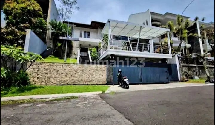 Dijual Rumah Mewah Siap Huni Strategis di Perumahan Setraduta