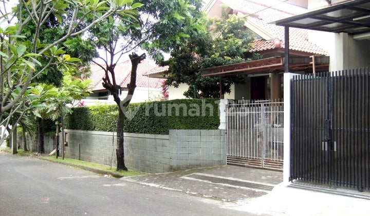 Dijual Rumah Terawat Siap Huni Taman Luas di Fajar Raya Estate