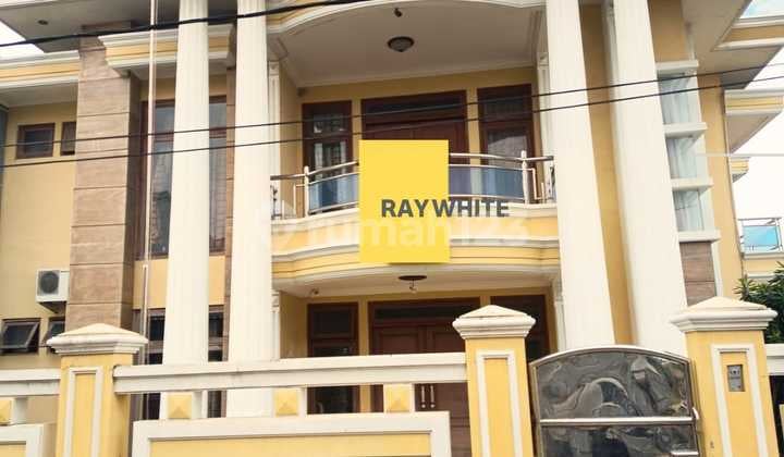 Luxury house in Way Halim for rent, 2-story house IDR 95 million per year negotiable.