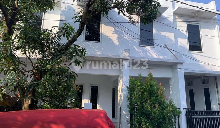 Rumah Granit Full, 4 Kamar, Garasi Mobil, Dekat Fasilitas Umum