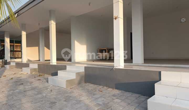 Ruang Usaha atau Toko di Umalas Seminyak Cocok Untuk Cafe, Small Resto, Burger, Flufy Flufy
