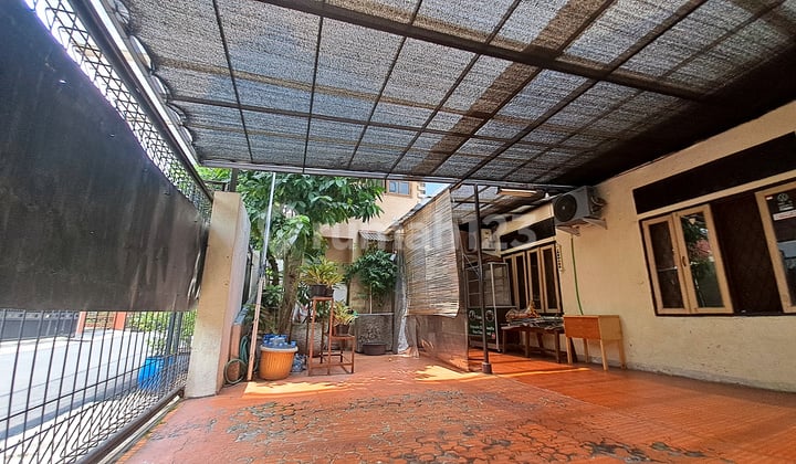 Rumah Hitung Tanah 1,4 KM Gerbang Tol Tebet 2 Mt Haryono