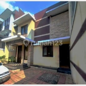 Rumah Cantik 2,5 Lantai Carport 2 Mobil di Menteng Dalam