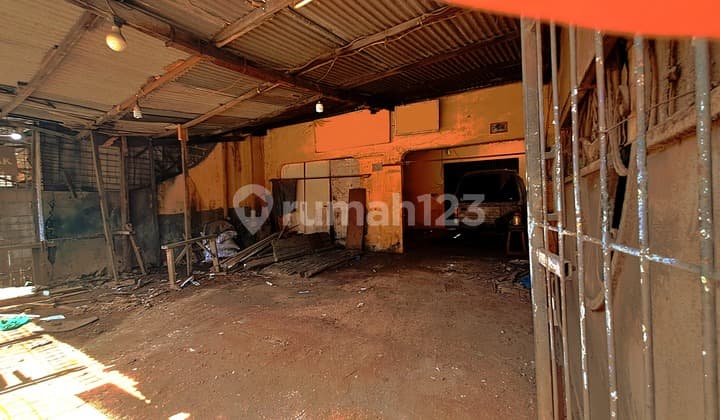 Ruang Usaha Strategis di Ciputat, Tangerang Selatan