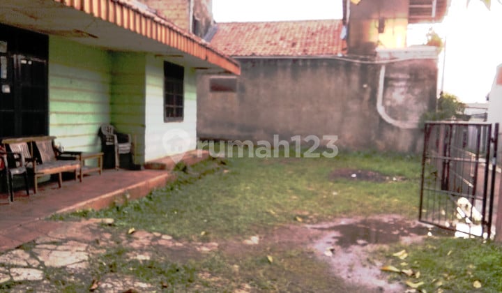 Rumah Hitung Tanah 400 M2, Jarak 2,6 KM Satasiun di Ciputat