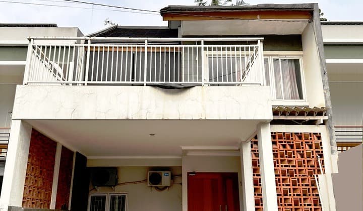 Disewakan Rumah 2 Lantai 4Br Dekat Stasiun di Ciputat Timur