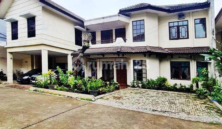 Rumah dan Paviliun Modern 2 Lantai di Cilandak, Jakarta Selatan