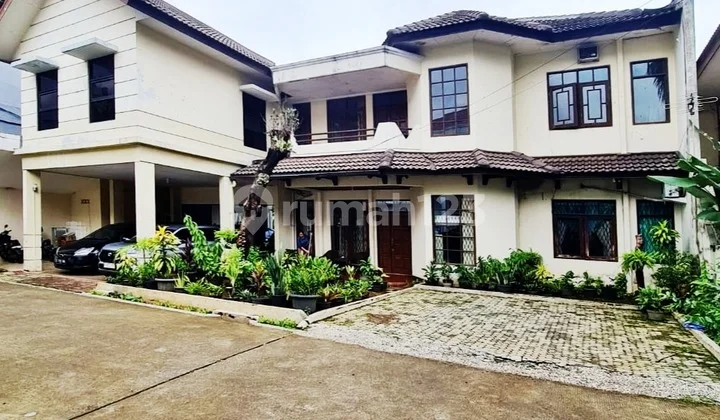 Rumah dan Paviliun Modern 2 Lantai di Cilandak, Jakarta Selatan