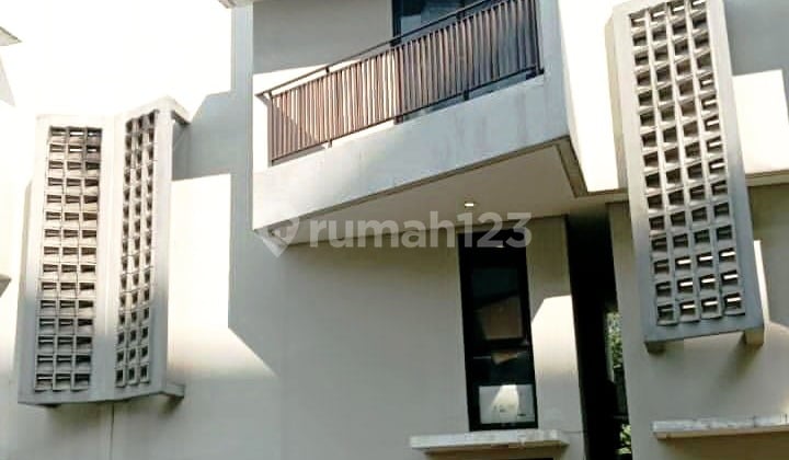 2.5-story house, only 1.9 km from Bintaro Exchange, South Tangerang