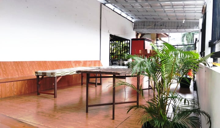 Ruang Usaha Pinggir Jalan Raya Dekat Stasiun, Pondok Aren