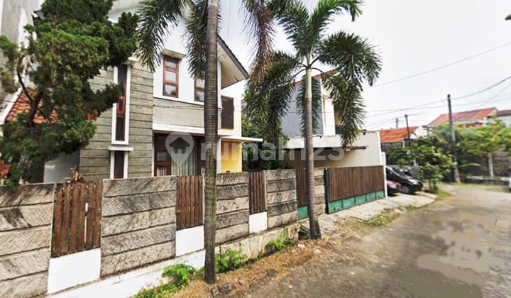 Rumah 2 lantai, Luas Tanah 240 m2 di Bintaro, Tangerang Selatan
