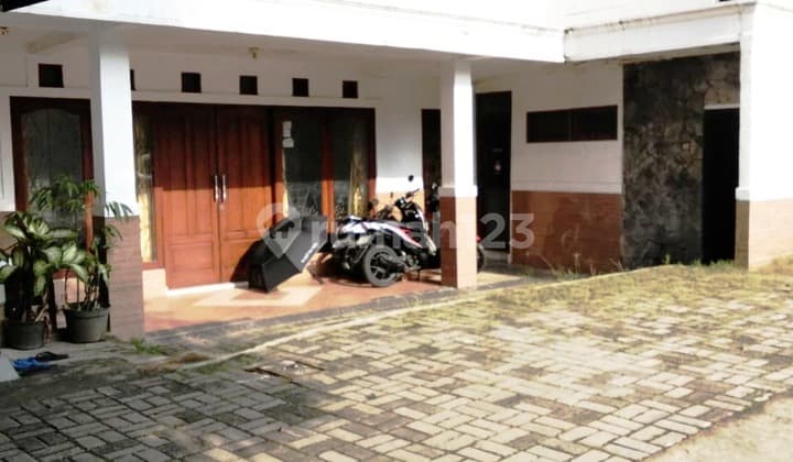 Ruang-Usaha Dekat Gerbang Tol dan Stasiun KRL di Ciputat