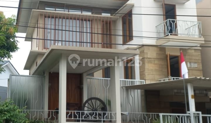 Dijual Rumah Cantik 2,5 Lantai di BSD Nusaloka Tangerang