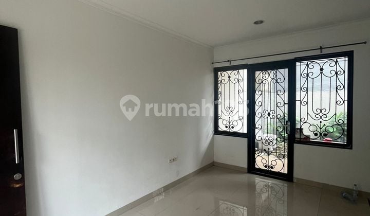 Disewakan Rumah 2 Lantai Ada AC & Water Heater di Cluster Lunaire Salvia, Serpong Park