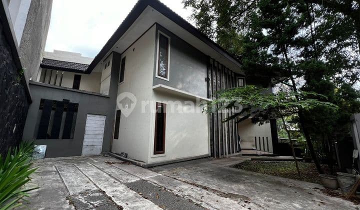Spacious Luxury Strategic Semi Furnished Ready-to-Occupy House on Terusan Sutami