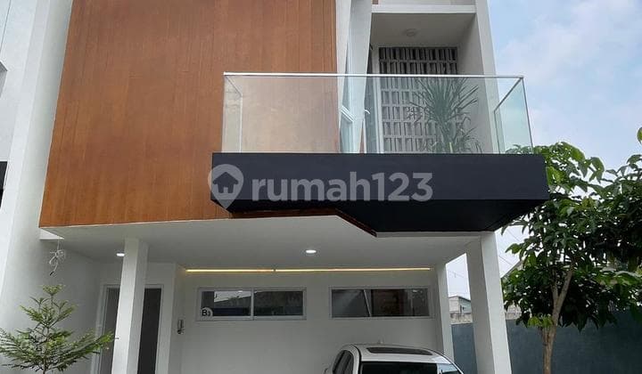 New Modern House Strategically Located Near Toll and Mall, Pre-Order in Aeera Bintaro