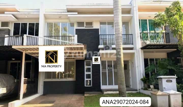 Rumah 2 Lantai Bersih Terawat di Depan Swimming Pool dan Playground Cluster Cibubur Country