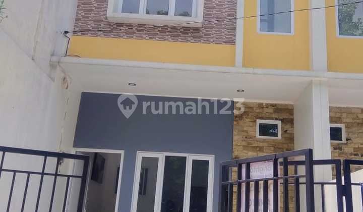 Rumah 2 Lantai SHM Siap Huni Dekat Pusat Perbelanjaan Dekat Akses Tol di Komplek Walikota Kelapa Gading, Jakarta Utara