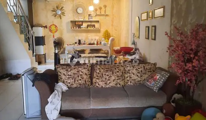 Rumah Siap Huni di Taman Semanan Indah Lokasi Strategis