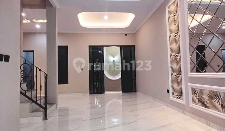 Jagakarsa ,Jakarta Selatan Rumah Cantik Huni