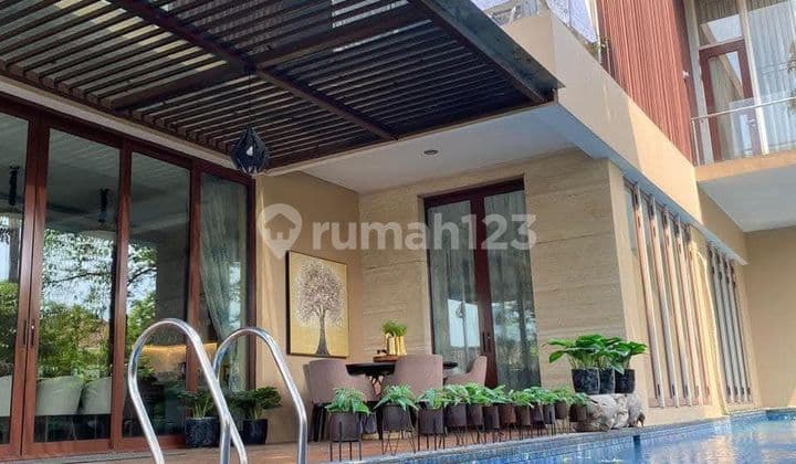 Simprug Golf, Jakarta Selatan Rumah 3 lantai dengan swimming pool Privat