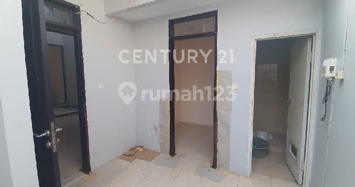 Residential House Close to Schools, Shops, Supermarkets, etc.