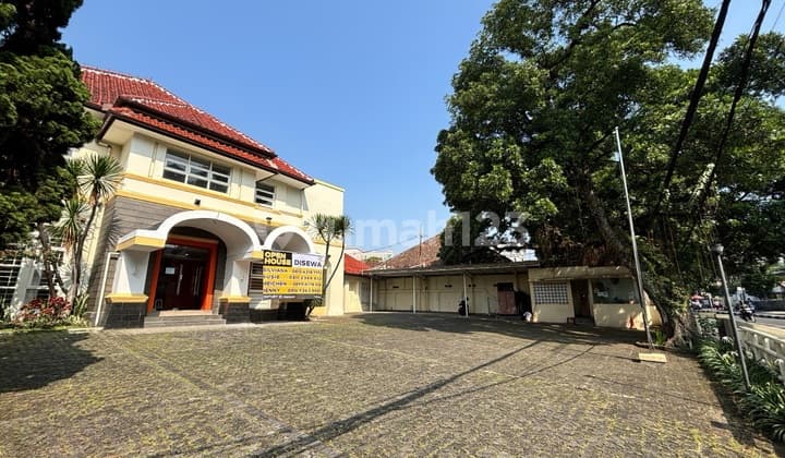 Berada Di Tengah Kota. Cocok Untuk Usaha. Kantor Dll