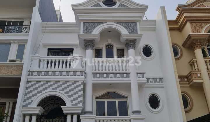 Di Sewakan Rumah 4 Kamar Pik 1