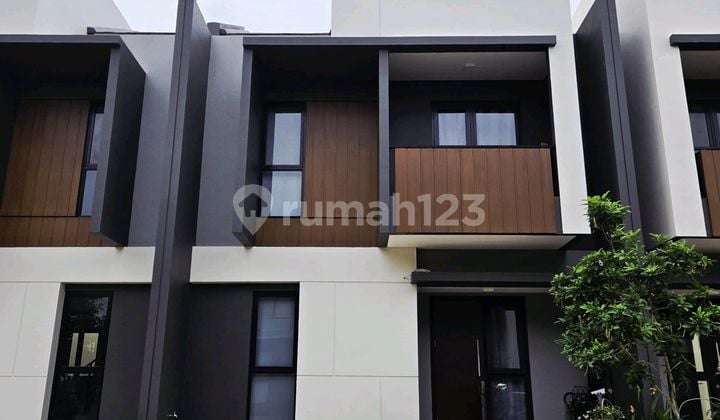 Rumah Bagus Semi Furnised Di Summarecon Crown Gading Bekasi
