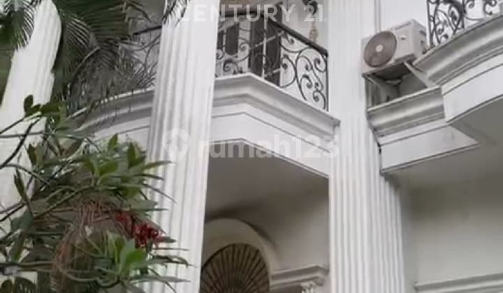 Luxury House for Rent in Jagakarsa. Premium Furnished