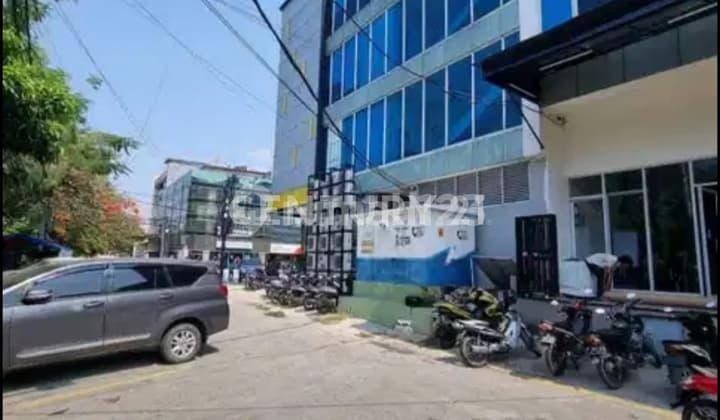Ruko 6 Lantai di Jalan Raya Pluit, Jakarta Utara.
