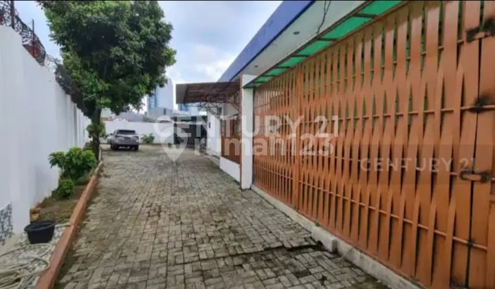 Rumah Pinggir Jalan Raya Jatinegara Dekat Flyover Kp. Melayu