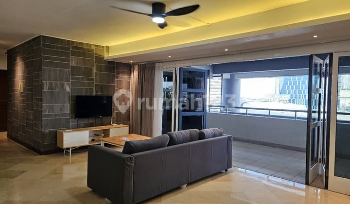 Disewa 3Br Grand Tropic Suites Apartment. Samping Mall Central Park & Mall Ciputra