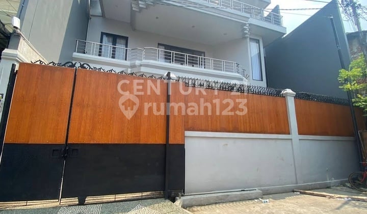 Rumah Mewah dan Luas di Pademangan, Jakarta Utara.