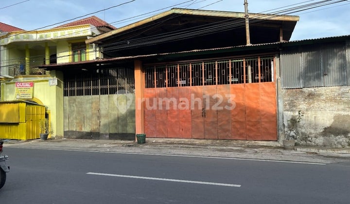 Ruang Usaha Bagus di Jl. Kapt. Mulyadi, Joyosuran, Pasar Kliwon, Surakarta, 460m2 SHM