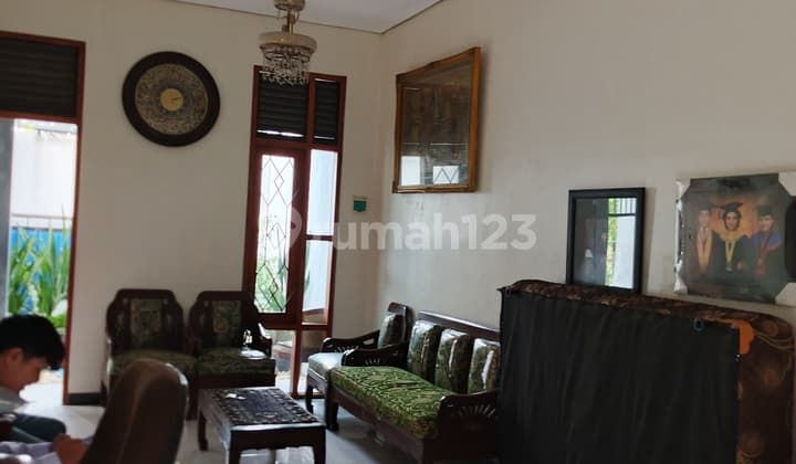 Rumah Nyaman Di Kawasan Elite Solo Baru