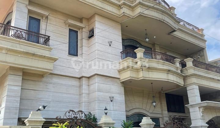 Rumah 3.5 Lantai Araya Dijual Siap Huni