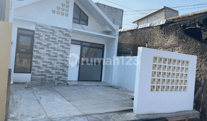 Modern House in Antapani Bandung, Near Schools & Main Access