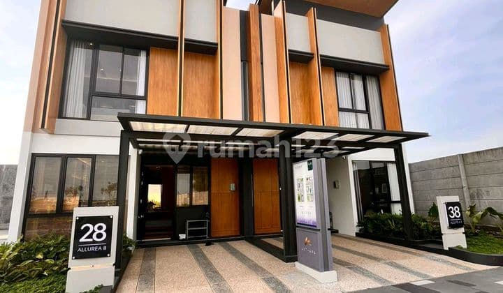For Sale House SHM One Step to Soekarno Hatta Airport
