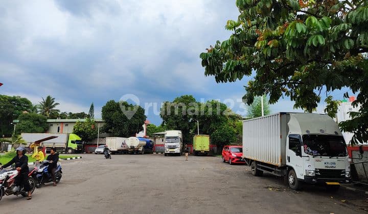 For Sale Active Gas Station Steady Traffic Busy Road