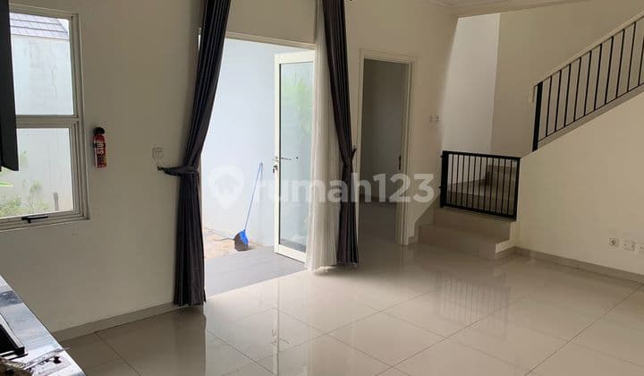 Disewakan Rumah di Suvarna Sutera Semi Furnish Siap Huni 2 Lantai
