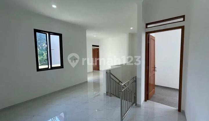 Dijual Rumah Bangunan Baru SHM Jakarta Timur
