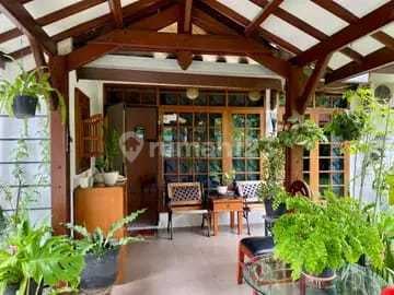 Dijual Rumah Mewah Nyaman Semi Furnish di Sukajadi Bandung