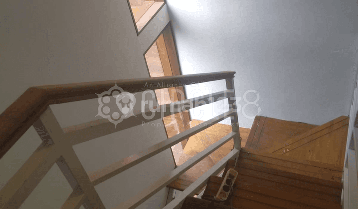 Rumah Bagus Unfurnished di Dago, Bandung