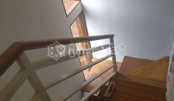 Rumah Bagus Unfurnished di Dago, Bandung