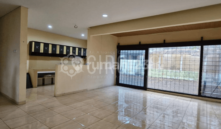 Rumah Bagus Unfurnished SHM di Cipaku, Bandung