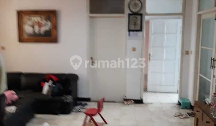 Selling a Comfortable House in a Strategic Location in Pamoyanan, Cicendo, Bandung
